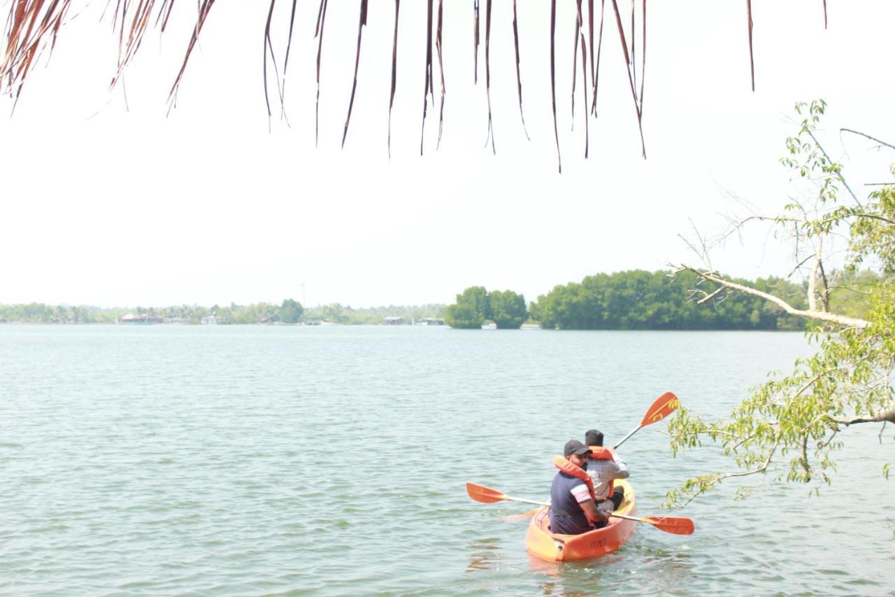 Lake N River Resort Munroe Island Mundrothuruth Exterior photo