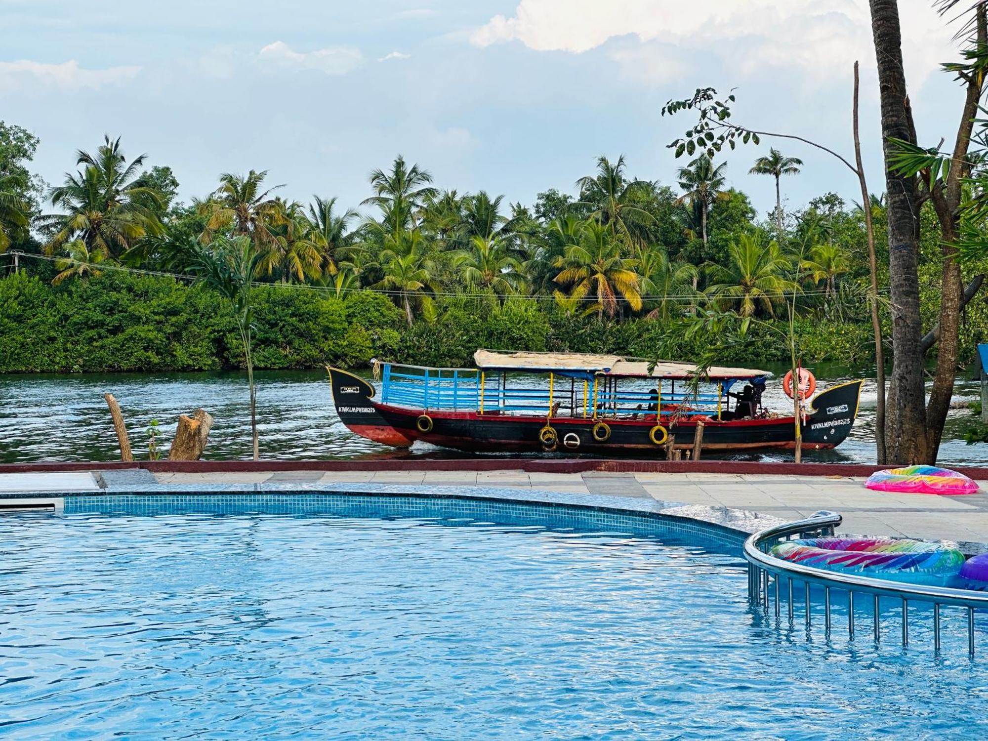 Lake N River Resort Munroe Island Mundrothuruth Exterior photo